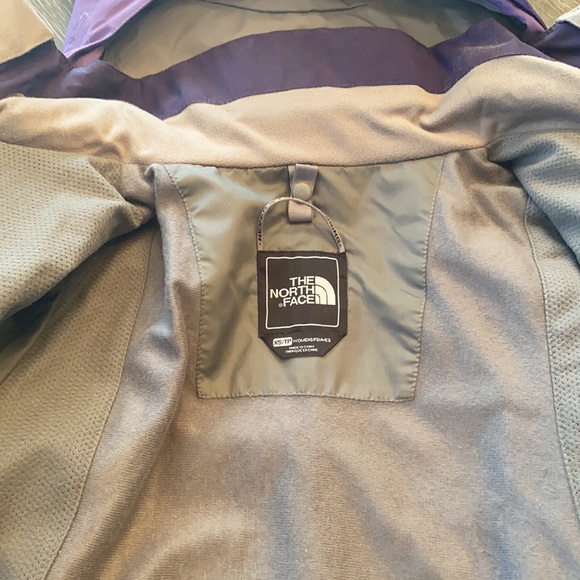 Women’s The North Face Shell Jacket, size XS - Picture 5 of 9